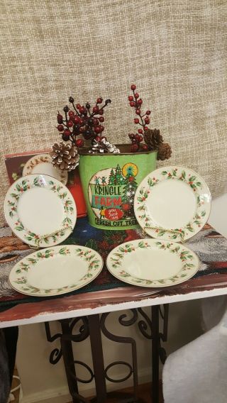 4 All The Trimmings Holly Bread & Butter Plates 6.  5 " R.  H.  Macy & Co
