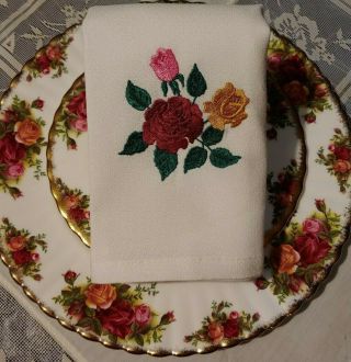 On - Compliments - Old Country Roses - Royal Albert China - Emb.  Napkins Set Of 4