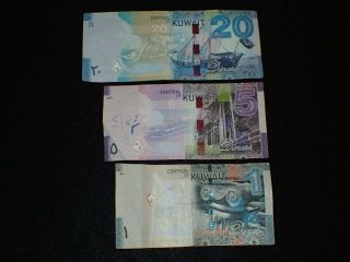 Kuwaiti Dinars 26 Kuwait Dinar Currency Notes Circulated One,  Five,  & Twenty