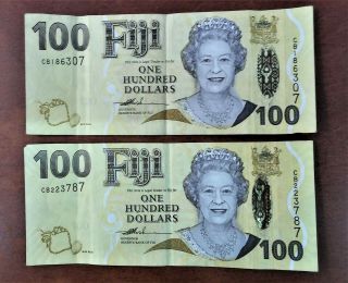 Two Fiji $100 One Hundred Dollars Banknote 2007 Bill Circulated,  Creased M
