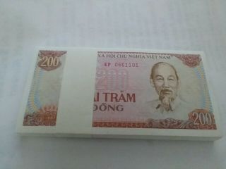 Uncirculated Viet Nam Banknote 200 (hai Tram Dong) 1987 Qty.  100