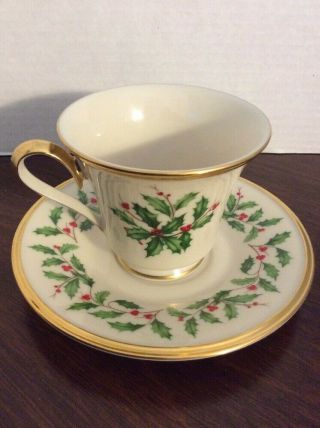 Lenox Holiday Dimension China Tea Cup And Saucer Set Christmas Holly Berry