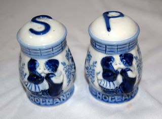 Delft Holland Salt And Pepper Shakers Kissing Couple Blue White