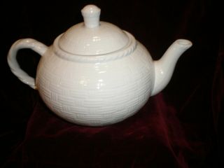 Large Home Trends White Basket Weave Tea Or Coffee Pot Or Carafe,  Cond