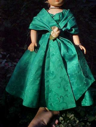 Madame Alexander 21 " 1958 Cissy Emerald Green Brocade Gown & Wrap