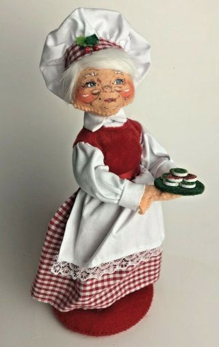 Annalee Christmas 2013 Doll 9” Mrs.  Claus Chef Santa Smiling Baking Cookie