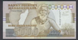 Madagascar 25000 Francs 1993 Au - Unc P.  74a,  Banknote,  Uncirculated