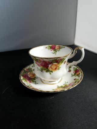 Vintage Royal Albert Old Country Roses Tea Cup & Saucer Set - Made In England