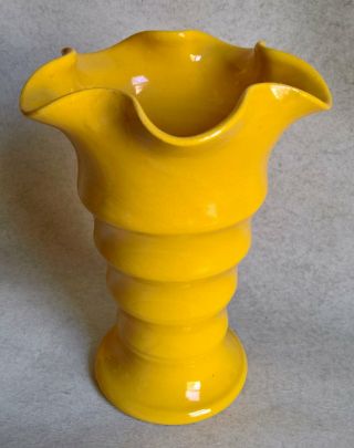Early / Vintage “bauer Pottery” Hand Thrown Vase W/ Ruffled Rim By Matt Carlton