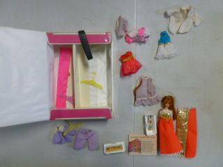 1970 Topper Dawn Doll Case with Doll and Clothing 3