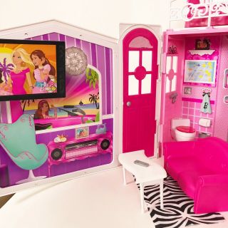 Barbie 2009 Glam Vacation Beach House Fold Out Doll House Furniture Accessories 2