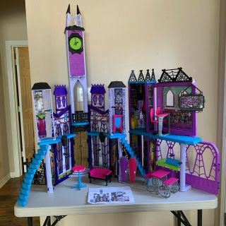 Monster High School Playset Haunted Doll House Deadluxe Castle - 99,  Complete