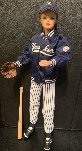 Collectible York Yankees Major League Baseball Yankees 1999 Barbie Doll