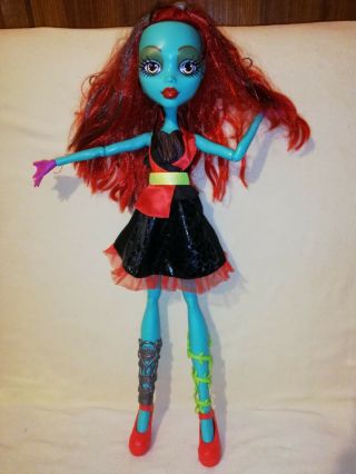 Monster High Frightfully Tall Gigantic 28 Inch Ghoul.  Huge