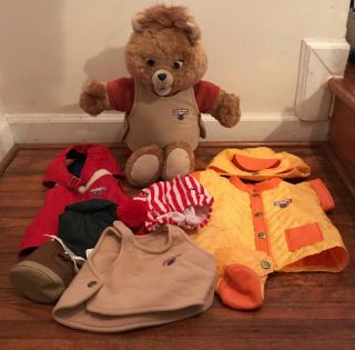 Vintage 1985 Teddy Ruxpin Interactive Plush W/ Extra Outfits See Details