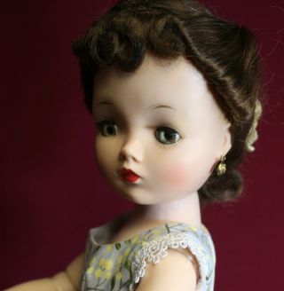 Madame Alexander Brunette Cissy Doll