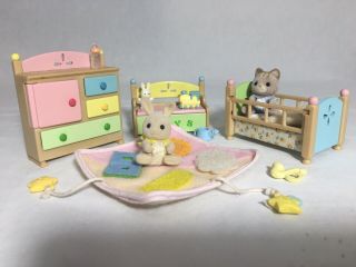 Calico Critters/sylvanian Families Nursery Crib Dresser Toy Box & 2 Babies
