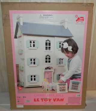 Nib - Le Toy Van H150 Daisylane Wooden Cherry Tree Hall Doll 