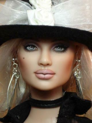 Ooak Repaint Fashion Doll Commission Spot By Bordello Tonner,  Fr,  Sybarite