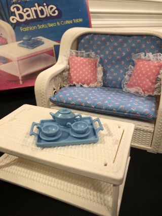 Vintage 1983 Barbie Dream Furniture Wicker Sofa Bed Couch Table & Box Complete 2