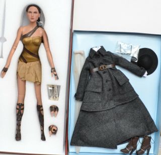 Tonner Gal Gadot Wonder Woman 16 " Training Armor & 16 " Gray Suit