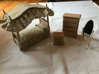 Dollhouse Bedroom Set: Bed,  Dresser,  Night Table,  Mirror