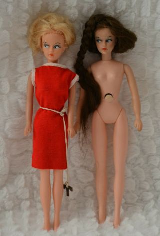 Set Of Two Vintage American Character Tressy Dolls - Blonde And Brunette