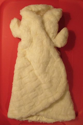 Madra " First Encounter " White " Fur " Doll Coat Only Fits: Tyler/diana/marilyn