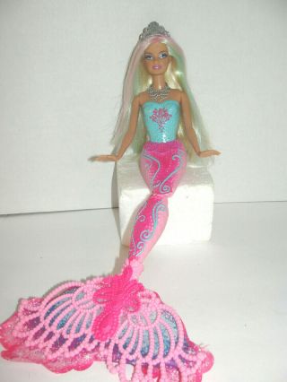 Barbie Mermaid Color Magic Doll Mattel Blonde Pink Blue Hair Tiara & Necklace