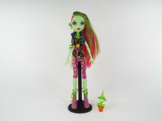 Monster High Doll First Wave Venus Mcflytrap & Pet Chewlian