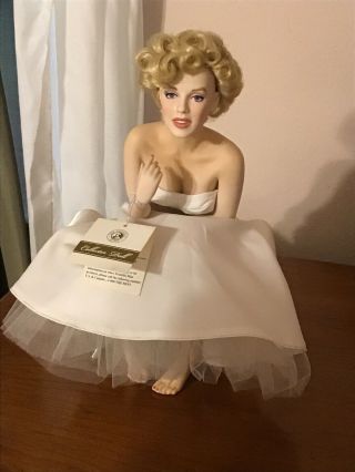 Marilyn Monroe Franklin Porcelain Portrait Doll " Love Marilyn " With Settee