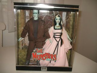 The Munsters Giftset - Barbie And Ken Dressed As Lily And Herman - 2000