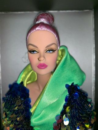 Fashion Royalty " Beyond This Planet " Violaine P.  Doll (violet) Ifdc Version