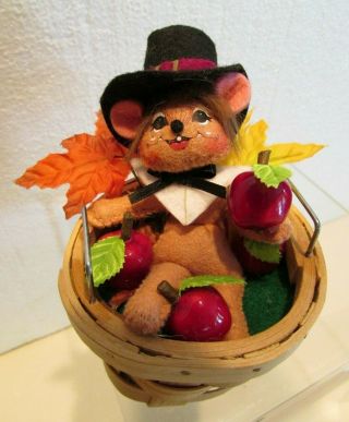 Annalee Mobilitee pilgrim Mouse in basket of cherries & fall leaves 2