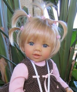 Masterpiece Doll " Amy By " Doris Stannat " 22 Inches Tall
