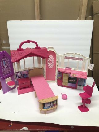 2014 Mattel Barbie Glam Getaway Fold N’ Go House