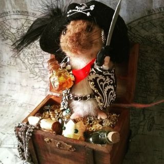 Needle Felted Pirate Mouse Treasure Chest Monterey Jack Artist Robin Joy Andreae