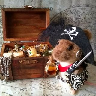 Needle Felted Pirate Mouse Treasure Chest Monterey Jack Artist Robin Joy Andreae 2