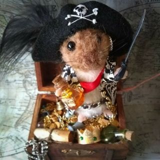 Needle Felted Pirate Mouse Treasure Chest Monterey Jack Artist Robin Joy Andreae 3