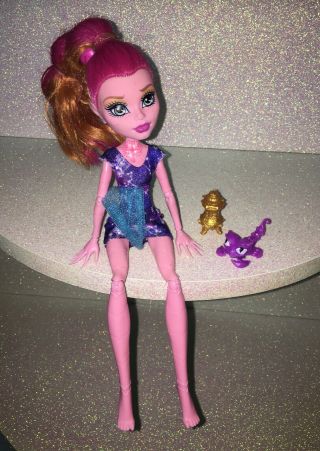 Monster High Gigi Grant - - - - 13 Wishes Genie Doll,  Pet Scorpion Sultan,