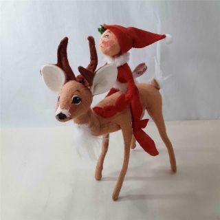 1997 Annalee 8.  5 " Reindeer & Elf Doll Set Posable Holding Gifts