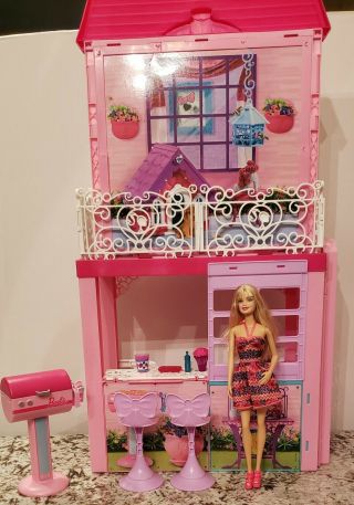 BARBIE DOLL GLAM VACATION HOUSE PLAYSET WITH FURNITURE AND DOLL. 3