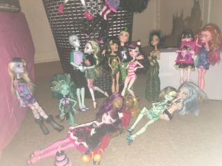 17 Monster High Dolls,  All With Shoes And Clothes,  2 Boys,  Accessories,  Lunch Box