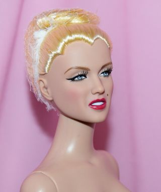 Tonner 16” Marilyn Monroe In A Dream BW Nude Doll Orig Box T13MMDD01 3