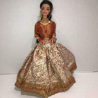 Barbie Expressions Of India Wedding Fantasy Doll 2125 Gold Dress - Jewelry - Bindi