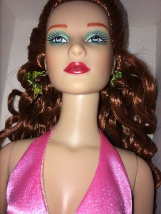 Tonner Dc Stars Poison Ivy W A Kiss Doll Redressed W Effanbee Box & Stand