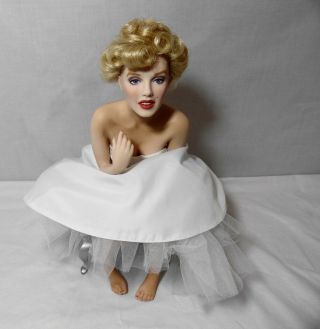 Marilyn Monroe Franklin Porcelain Portrait Doll " Love Marilyn " With Settee