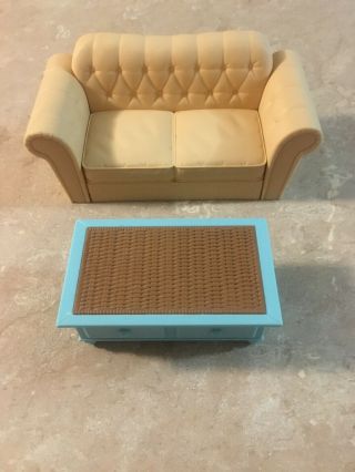 2003 Barbie Doll My Scene Cafe Coffee Shop Yellow Sofa Couch Loveseat And Table