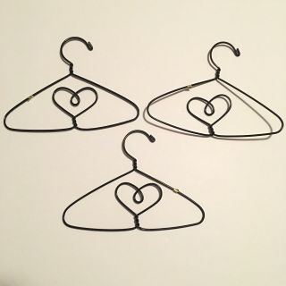 American Girl Pleasant Company Set Of 3 Wire Heart Clothing Hangers (a34 - 15)