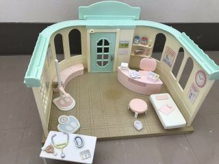 Sylvanian Families Calico Critters Country Clinic Accessories Doctor Office